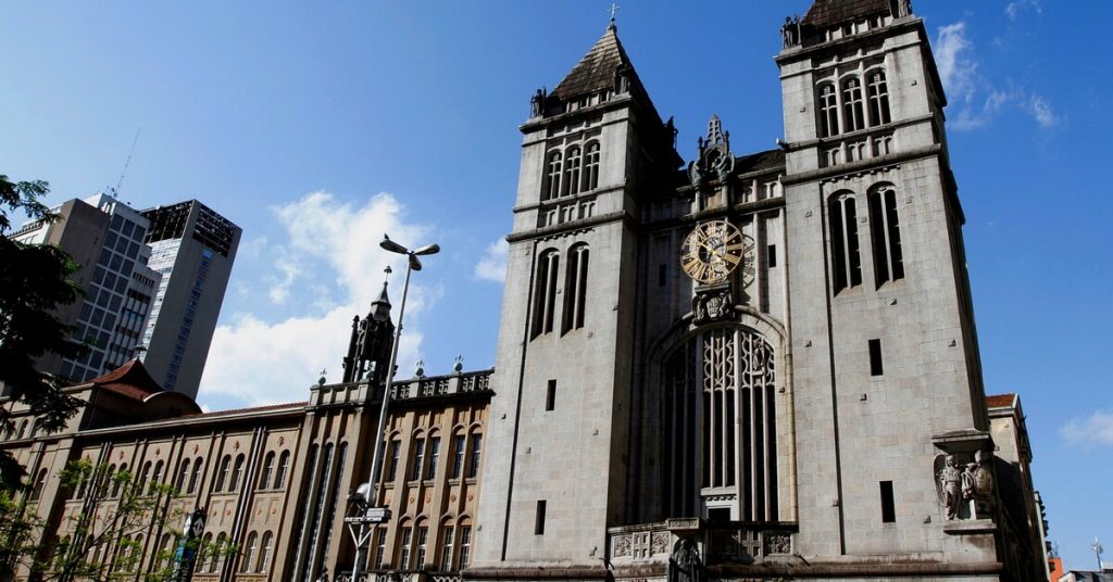 Hotel próximo ao Mosteiro de São Bento | Hotel Castelar